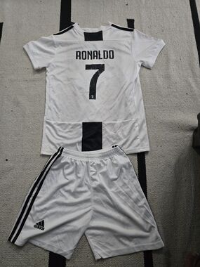 Adidas World Cup Soccer Mens Soccer Juventus FC Home Jersey For Boys size 28